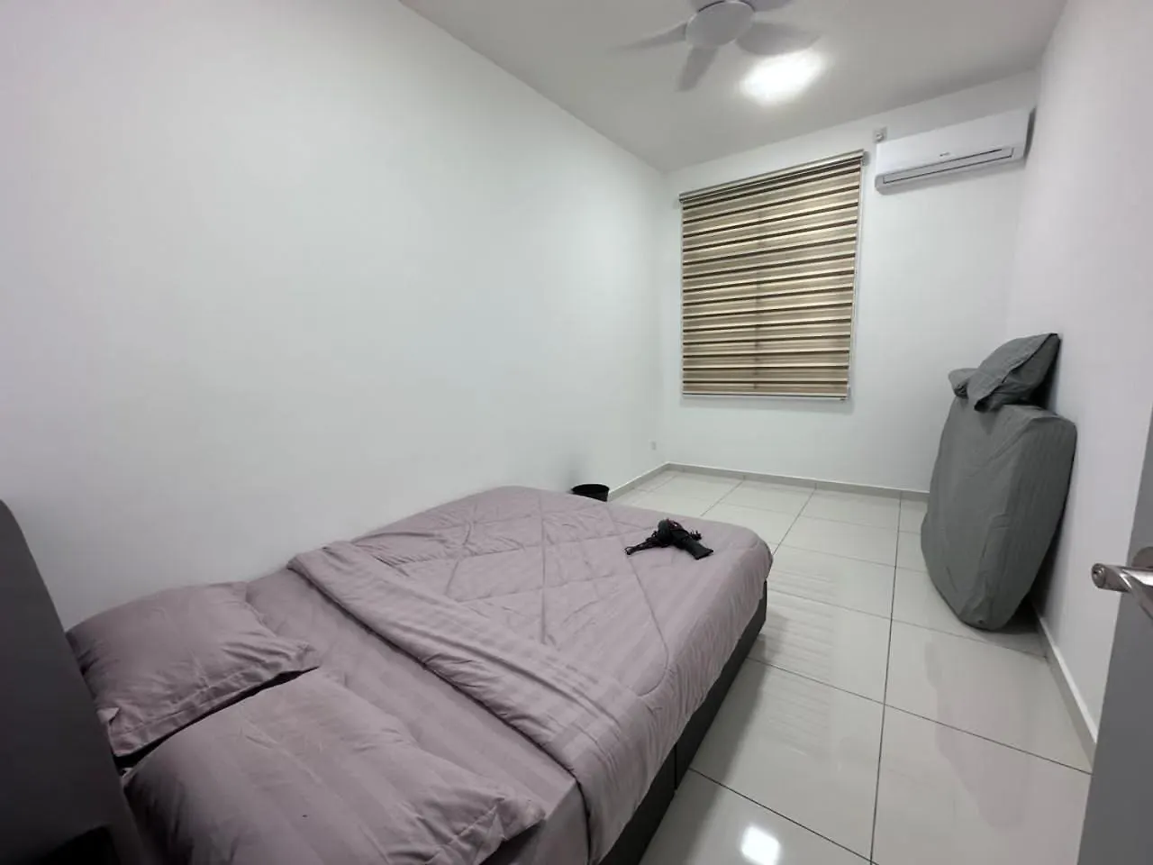 50 Crest Near Yi Jia Helixuan New Cathay Long Sing Mount Austin Restaurant Villa Johor Bahru Malajzia