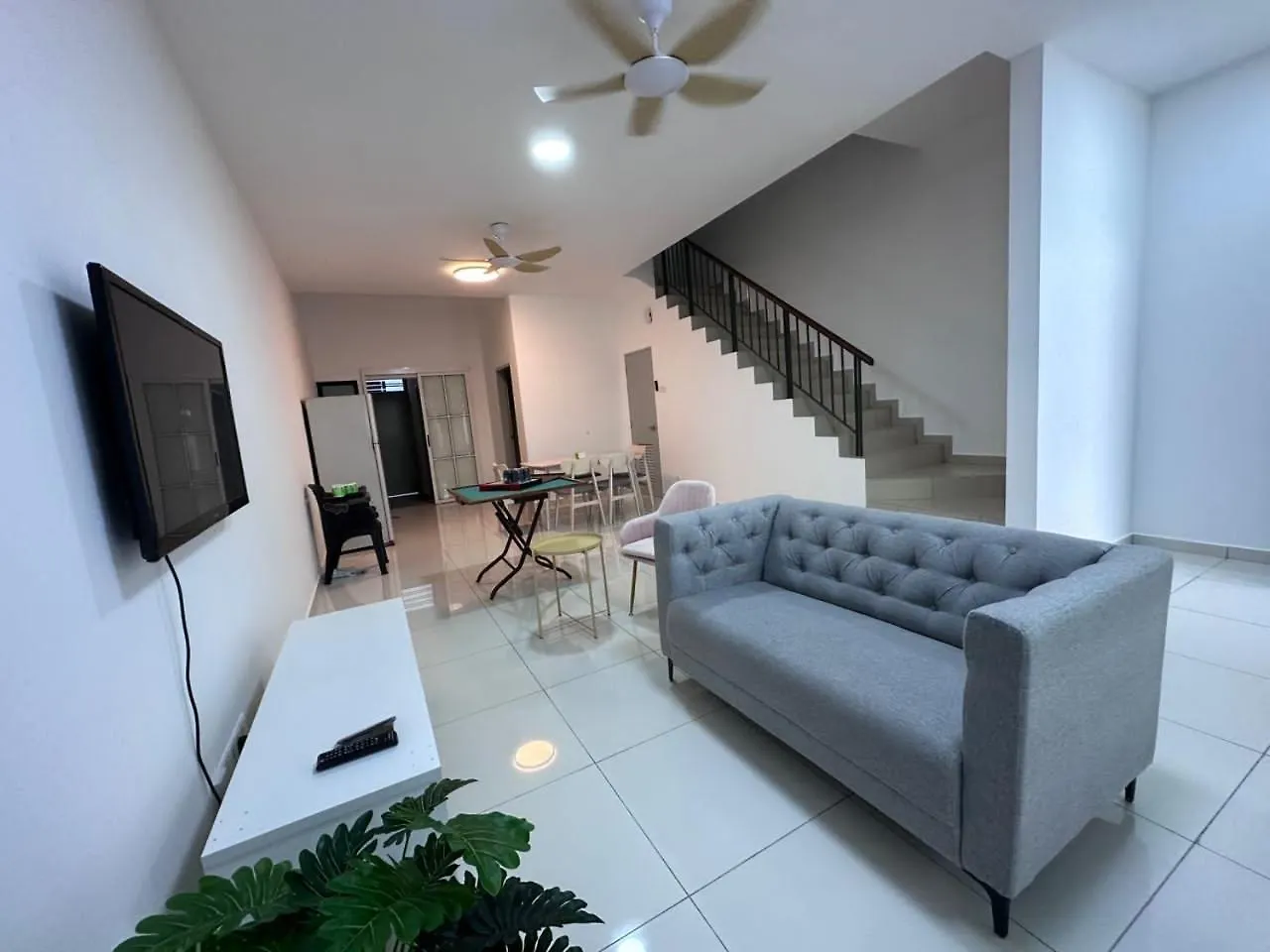 50 Crest Near Yi Jia Helixuan New Cathay Long Sing Mount Austin Restaurant Villa Johor Bahru