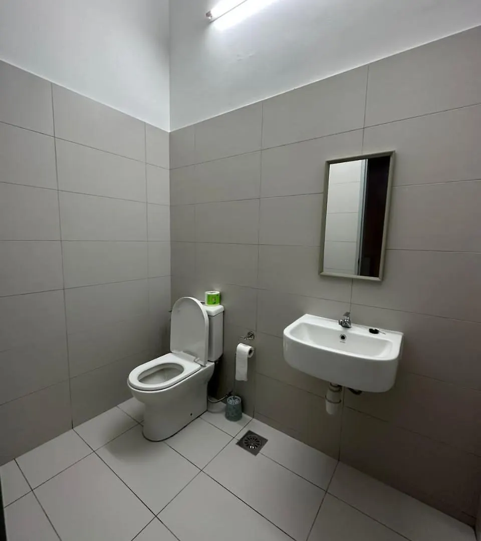 50 Crest Near Yi Jia Helixuan New Cathay Long Sing Mount Austin Restaurant Villa Johor Bahru 0*,