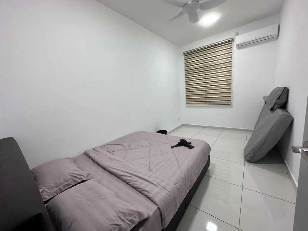 50 Crest Near Yi Jia Helixuan New Cathay Long Sing Mount Austin Restaurant Villa Johor Bahru 0*,