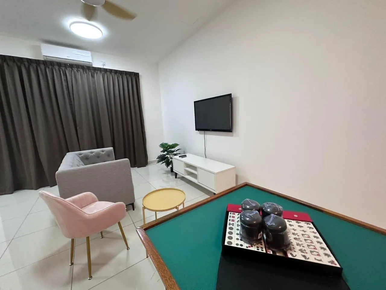 50 Crest Near Yi Jia Helixuan New Cathay Long Sing Mount Austin Restaurant Villa Johor Bahru 0*,  Malajzia